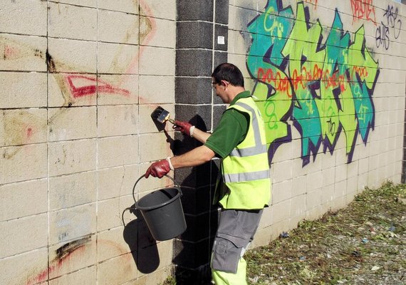Graffiti removal paint