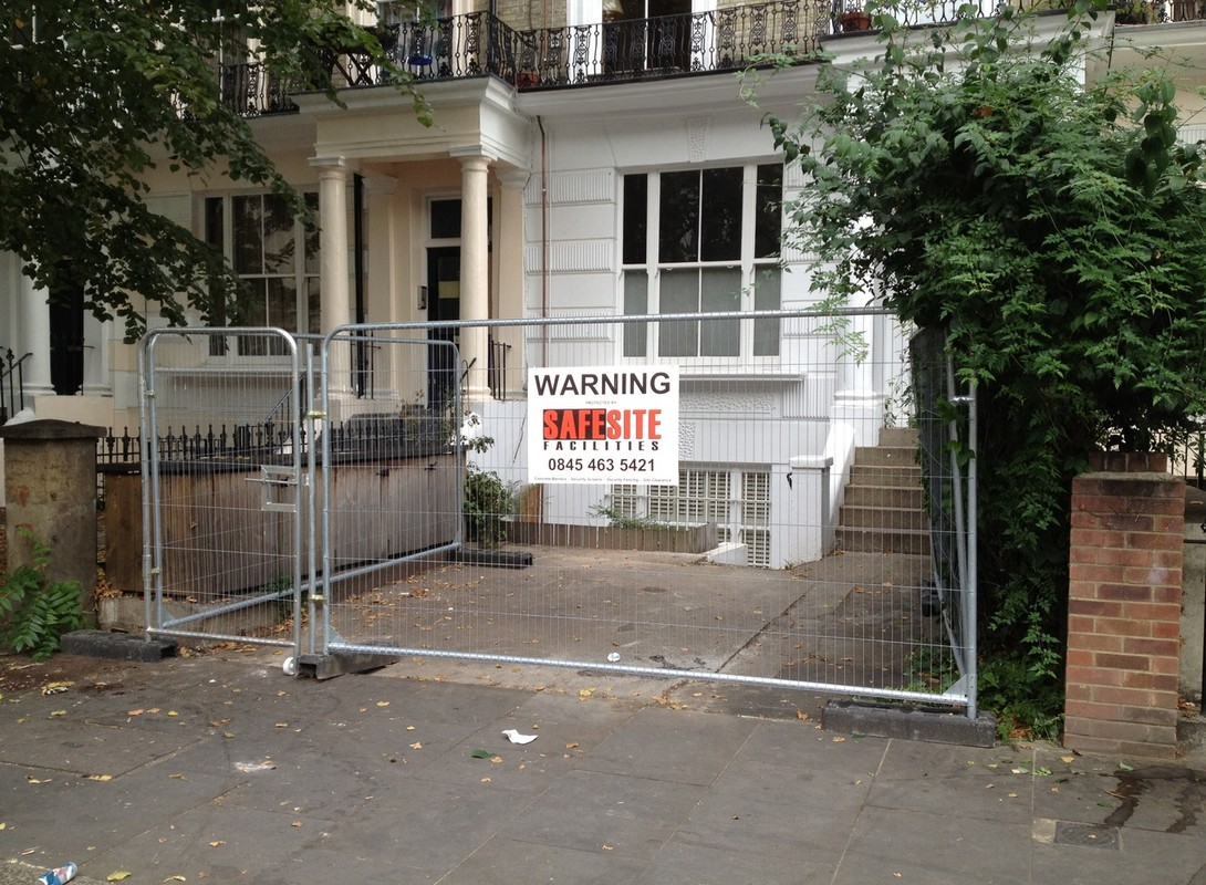 Heavy duty temporary fencing