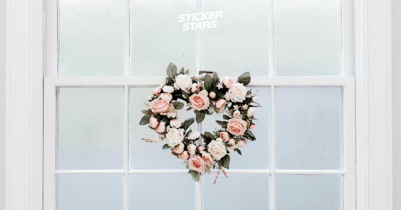 Blumendeko Hochzeit: Als schlichter Eyecatcher an der Tür oder Fenster.