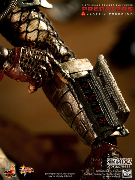 Hot Toys Predator MMS162 Classic Predator 1/6th Scale Collectible Figure