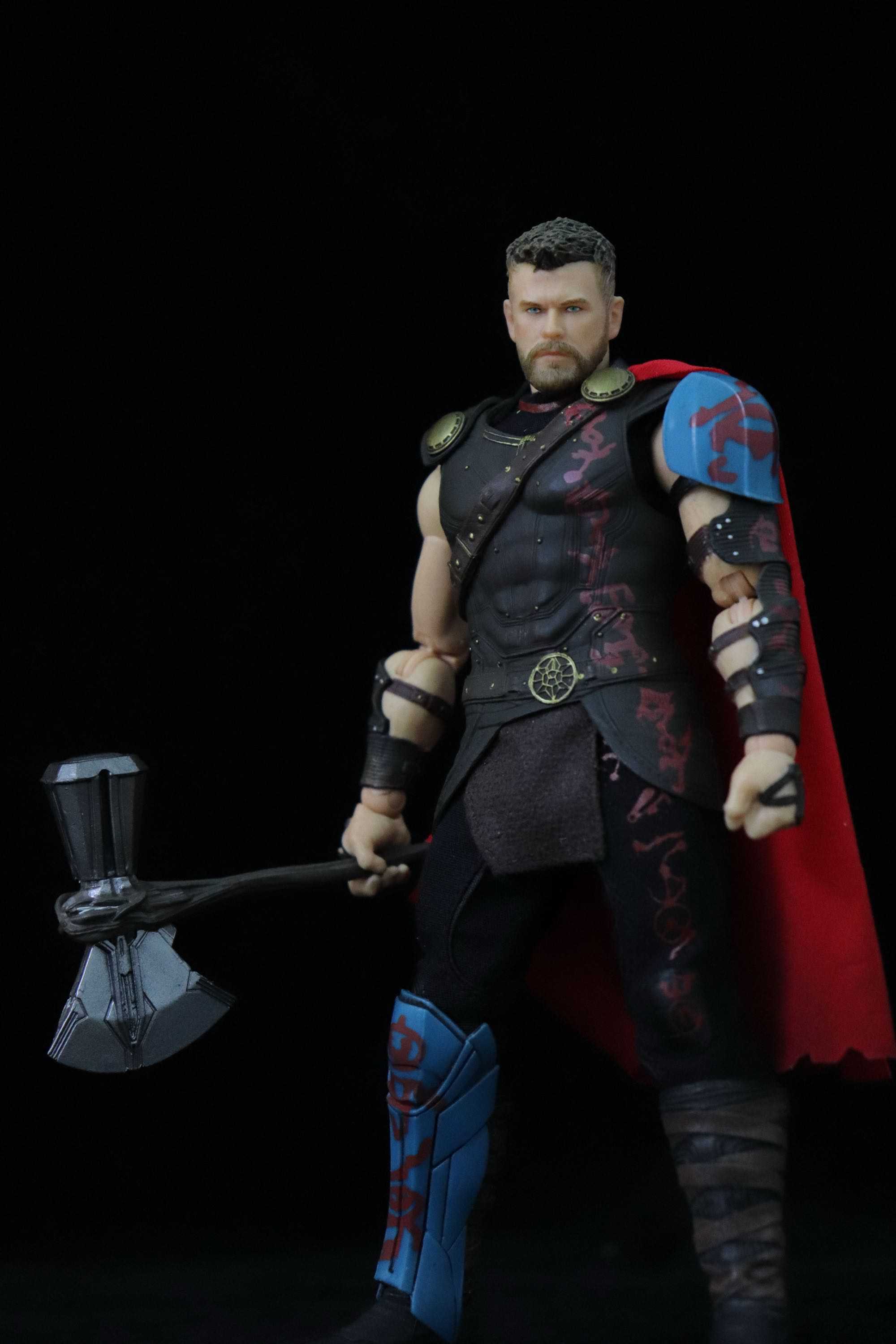 Mezco Thor Collection