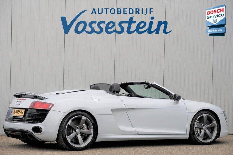 Audi R8 Spyder 5.2 V10 FSI / Akrapovic / Carbon Pack / B & O / Ceramic / Camera / Audi Exclusive / Cruise afbeelding 2