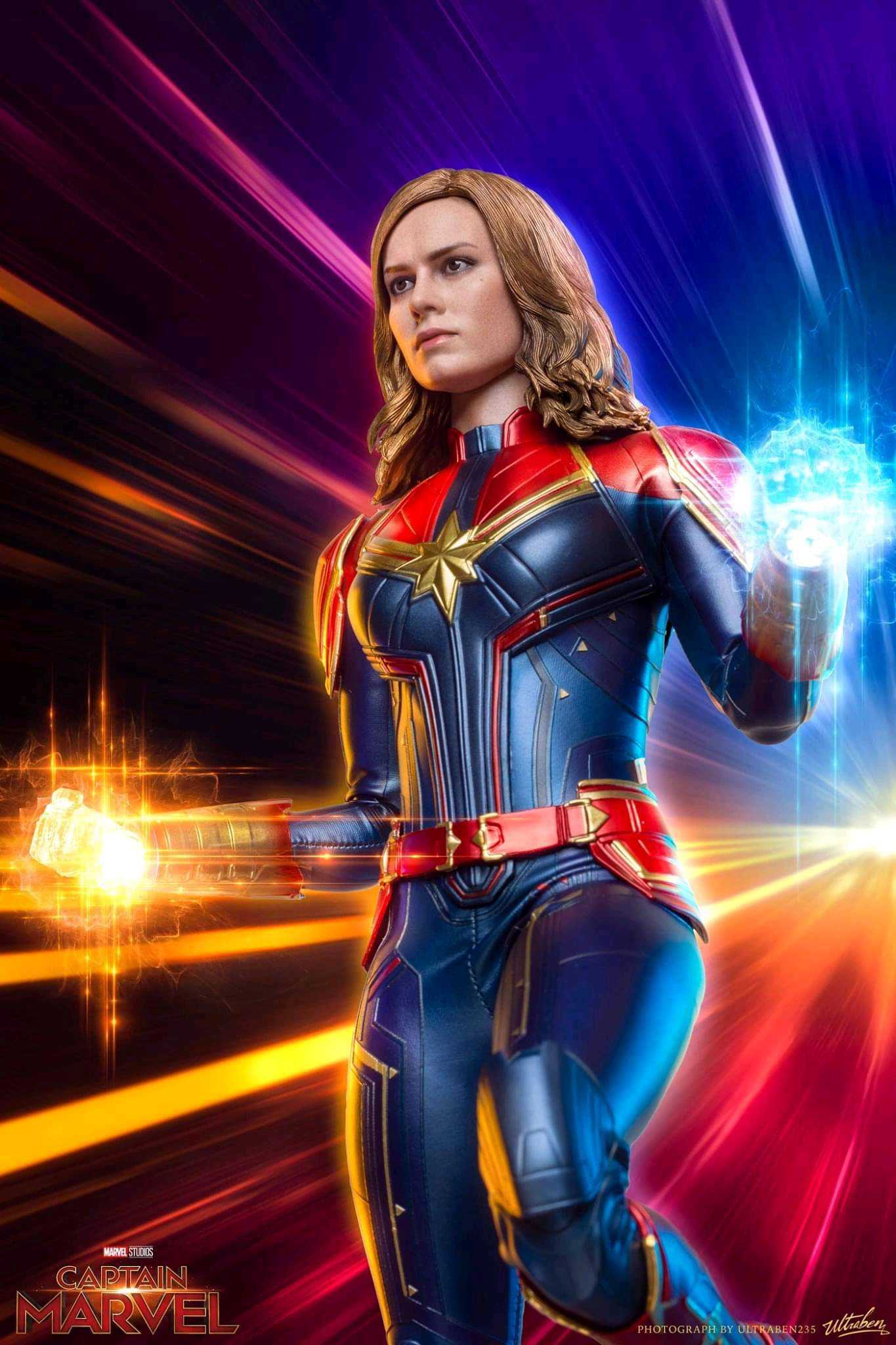 Hot Toys Captain Marvel 1/6 Action Figure | Figround