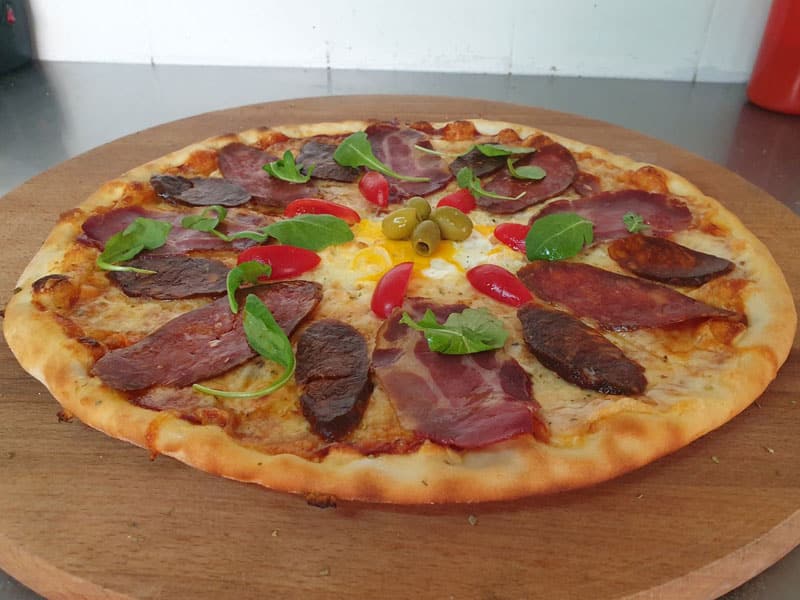 Domacinska pizza Balkan Pizzeria dostava