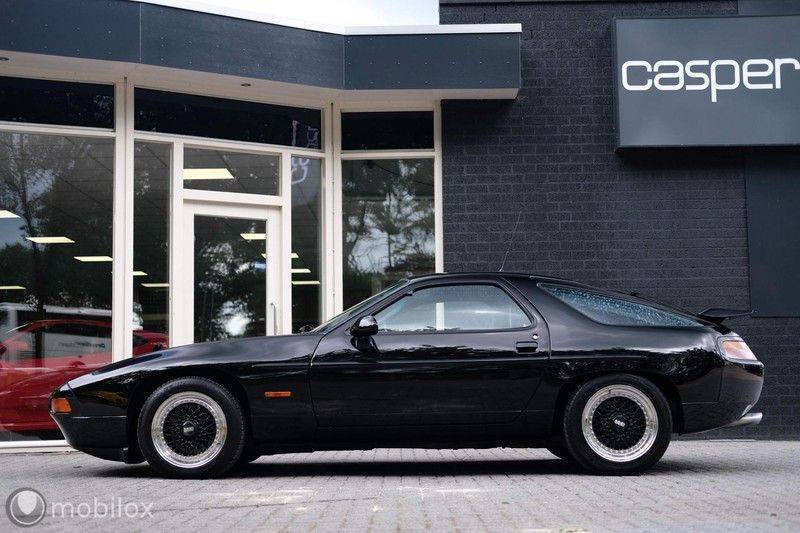 Porsche 928 5.0 S4 Coupé | BBS | Black on Black afbeelding 7