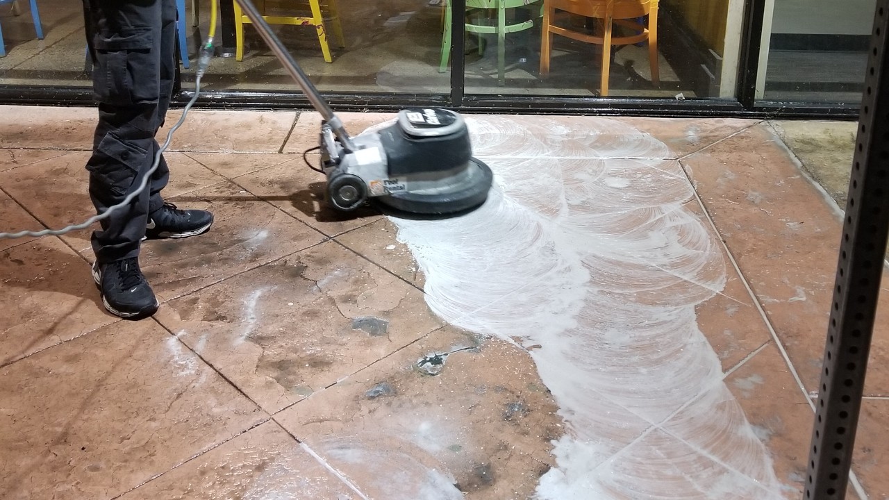 pressure-washing-cafe-rio-storefront-and-siding--cleaning-08