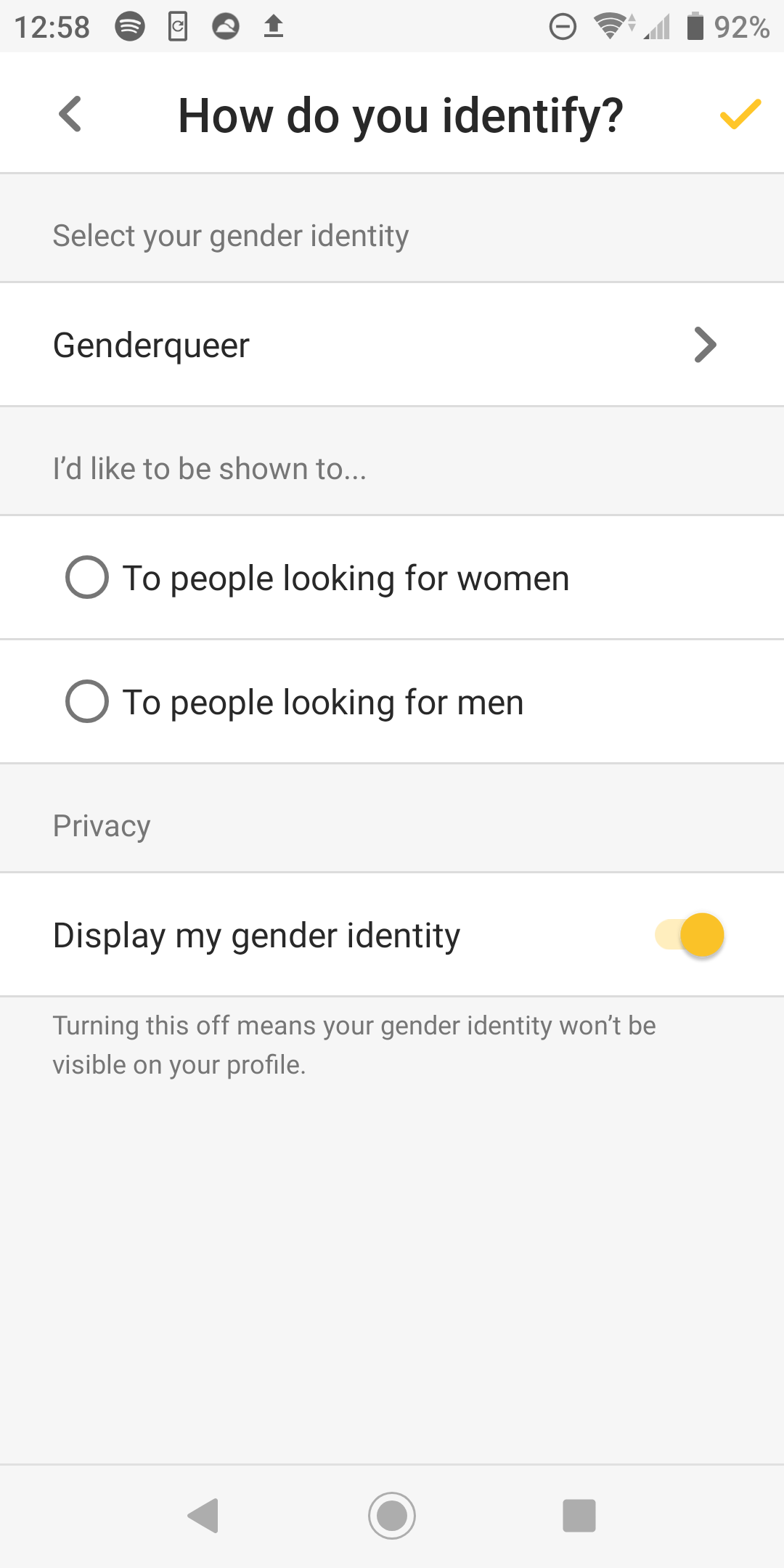 Contoh dari Bumble Pengaturan profil penulis. Pilihan termasuk "genderqueer" dan "tampilkan identitas gender saya."