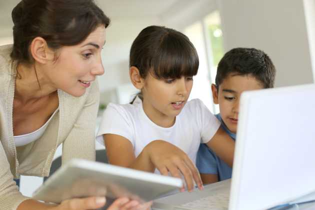 kids using laptop