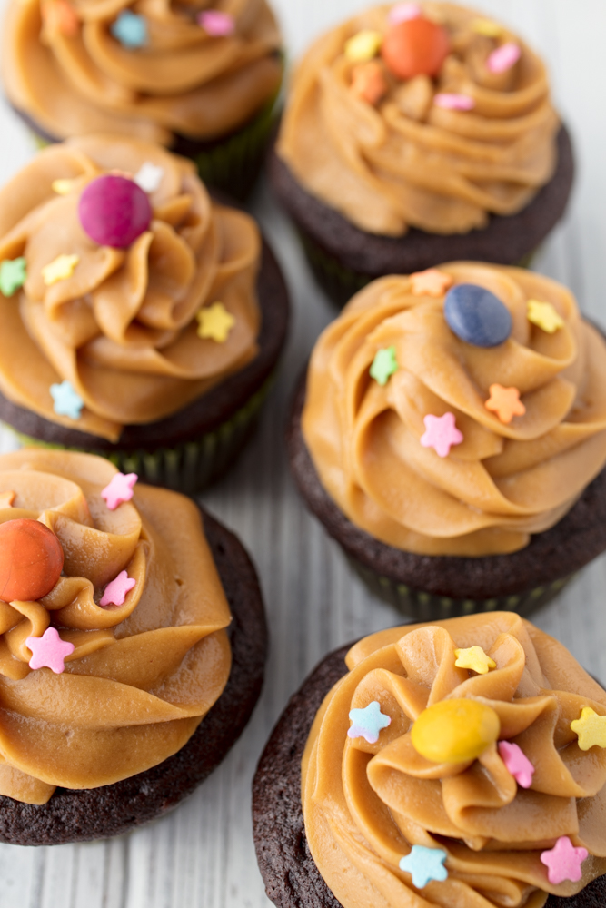 vegan chocolate peanut butter cupcakes