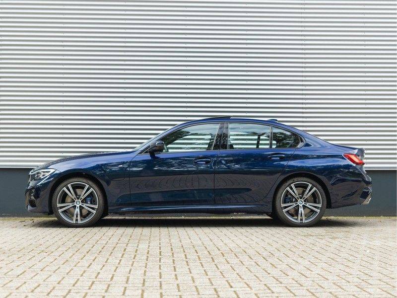 BMW 3 Serie 330e M-Sport - Individual - Dak - ACC - Harman Kardon - Trekhaak afbeelding 7