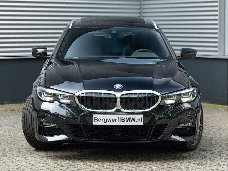 BMW 3 Serie Touring 330i M-Sport - Panorama - Trekhaak - Camera - Harman Kardon afbeelding 5