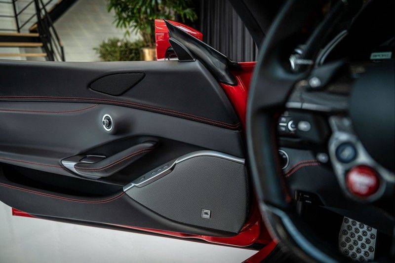 Ferrari Portofino 3.9 V8 HELE | TwoTone Exclusive | Carbon | Passengerdisplay | Memory | Sportstoelen afbeelding 17