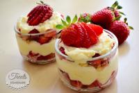 Strawberries and mascarpone cream glasses