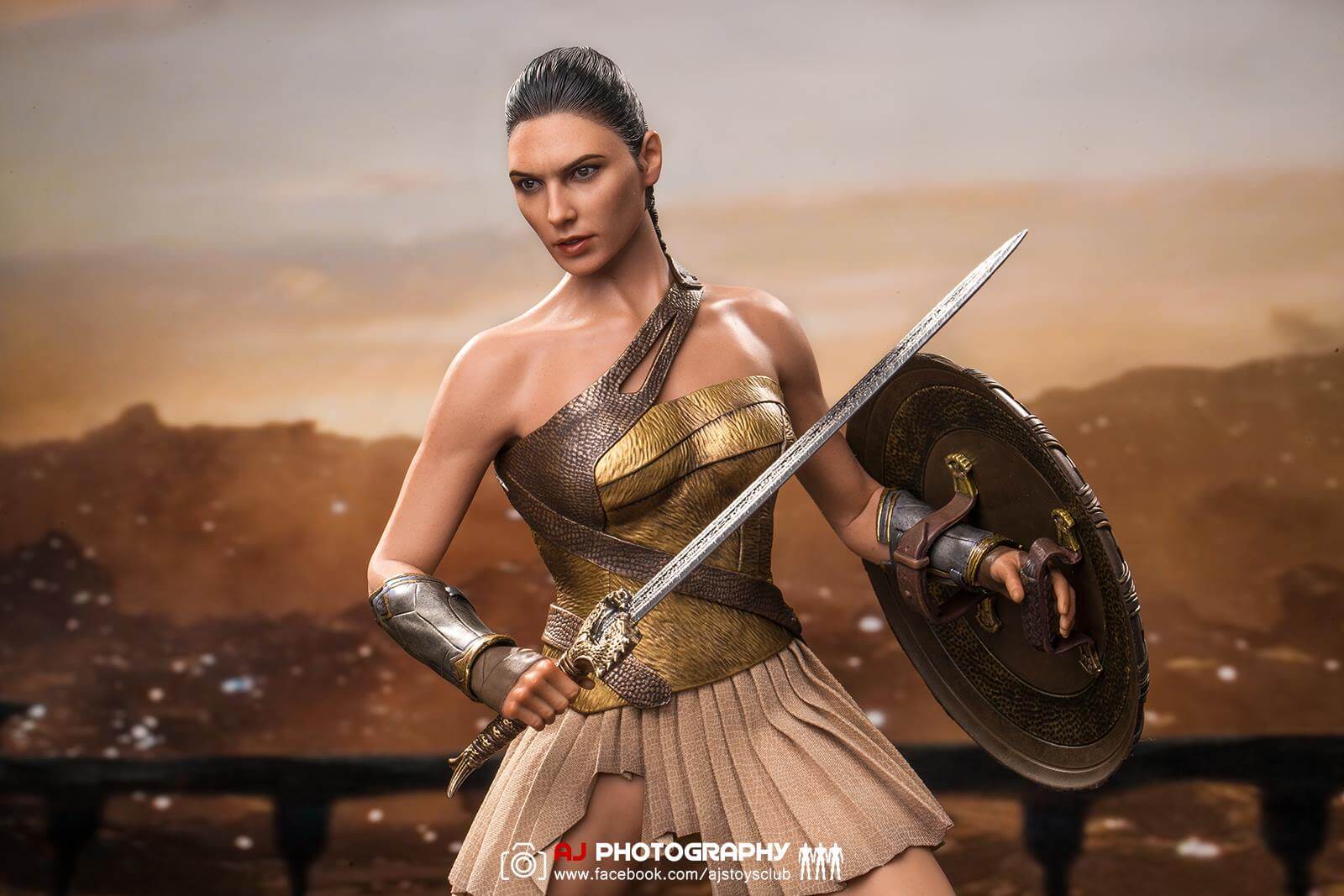 Hot Toys 1/6 Wonder Woman Training Armor Version