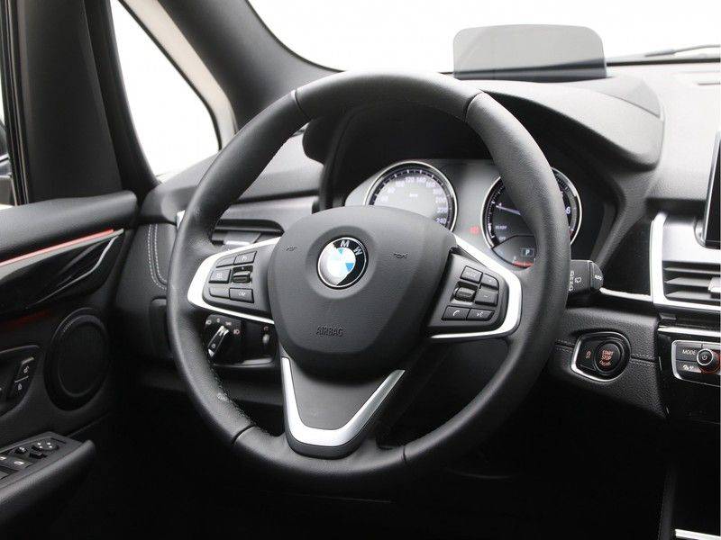 BMW 2 Serie 218i Gran Tourer Exe Sportline Aut. 7 persoons afbeelding 2