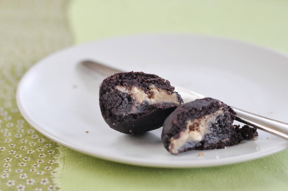 Chocolate Balls with Crunchy Peanut Butter Filling