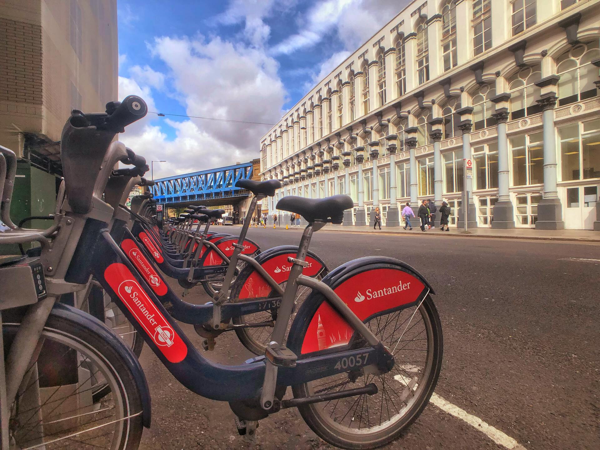 Station-based sharing bicycles in the UK.
