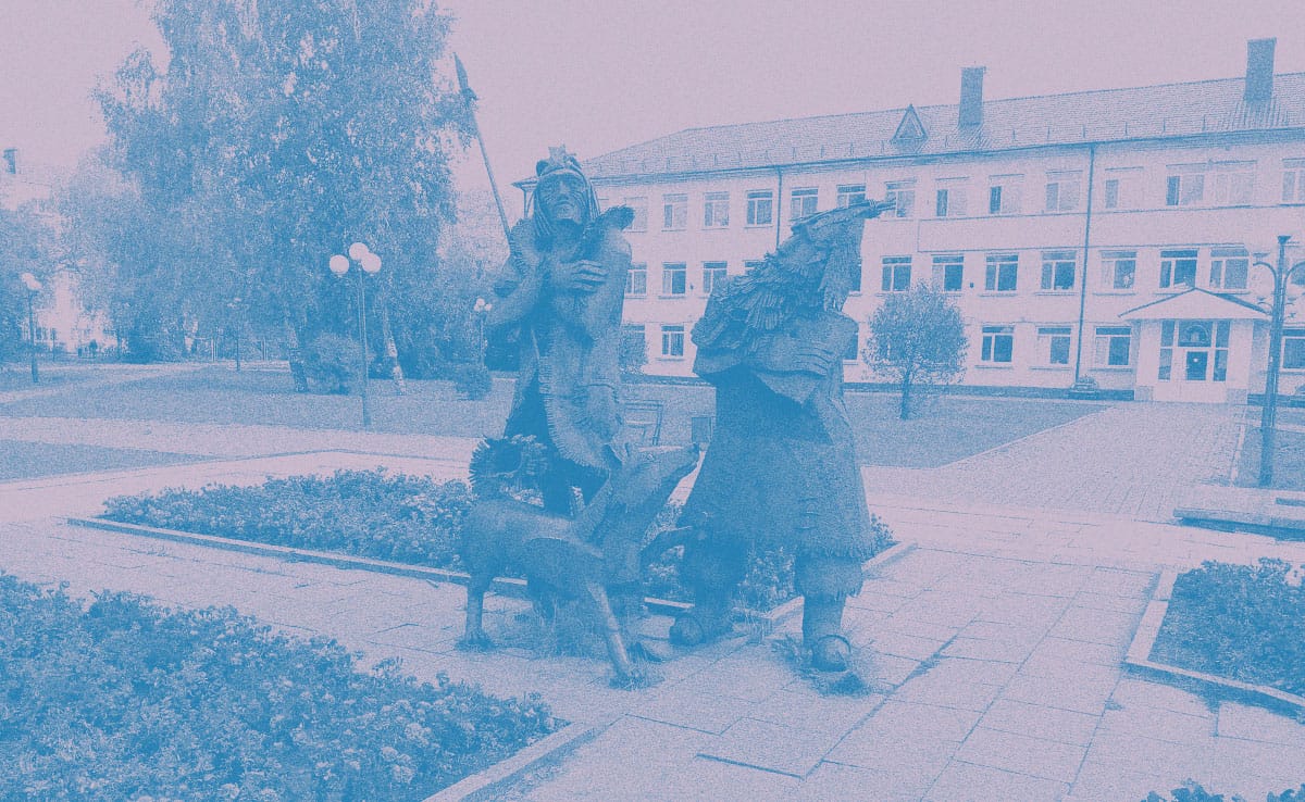 Памятник Робинзону Крузо и Пятнице в Тобольске. Источник: wikimedia.org