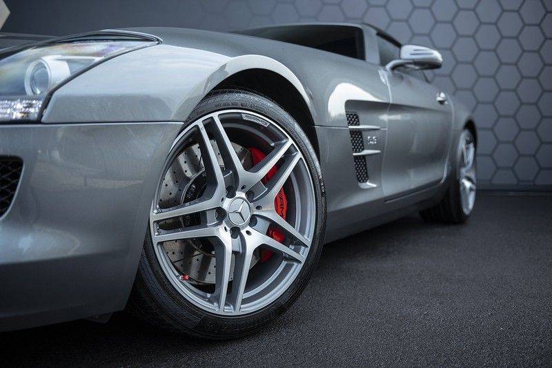 Mercedes-Benz SLS Roadster 6.3 AMG Carbon Pack + MIDDLE GRAY HIMALAYAS + Full Carbon Motor afdekking afbeelding 12