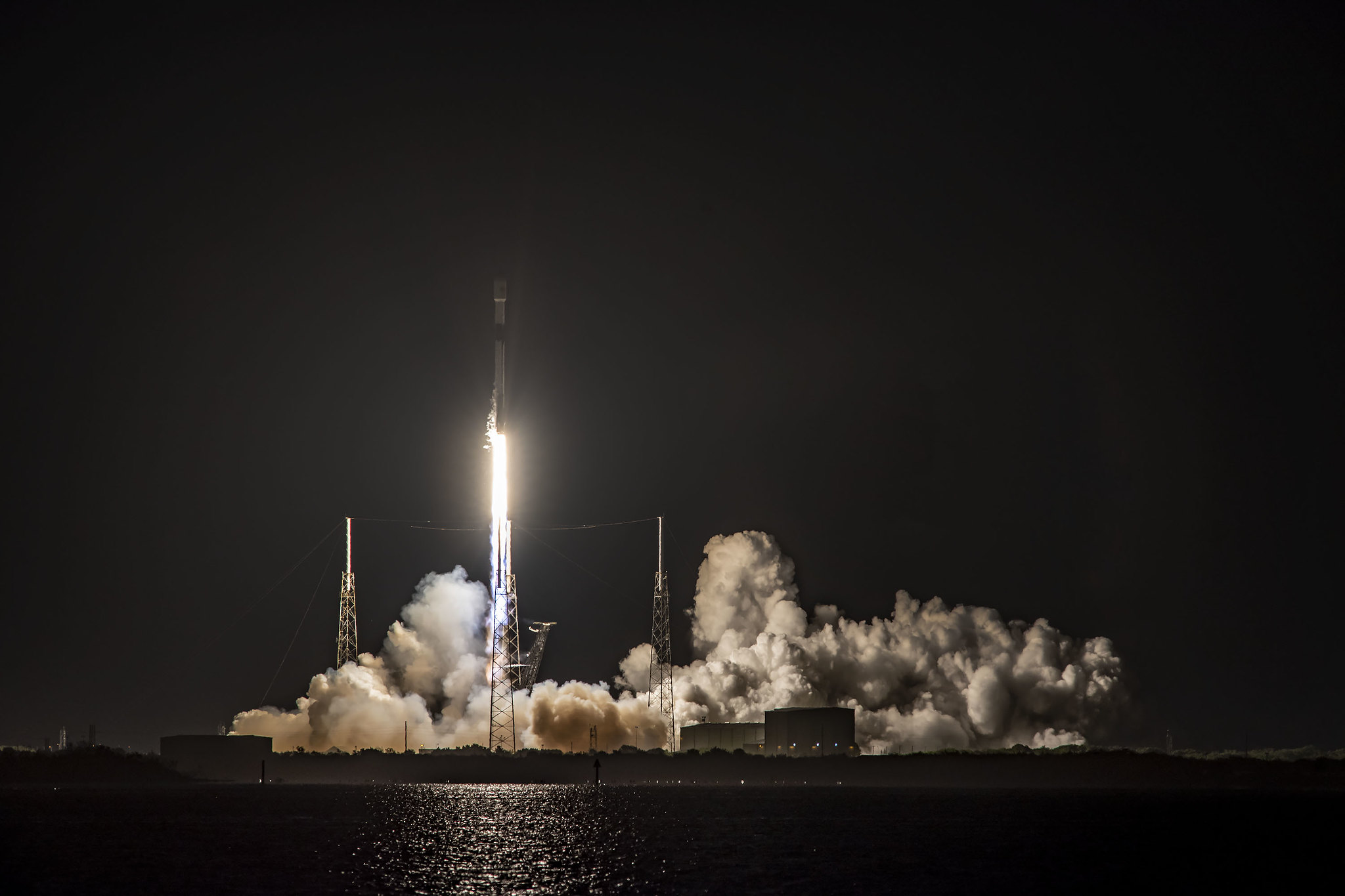 Imaginea 1: A 10-a lansare a treptei primare B1051 a unei rachete Falcon 9, care a urcat pe orbită alți 60 de sateliți Starlink. Sursa foto: SpaceX.