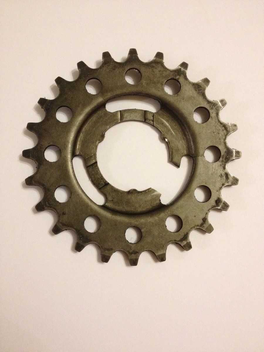 oh my god twitter doesn’t include alt text from images in their API