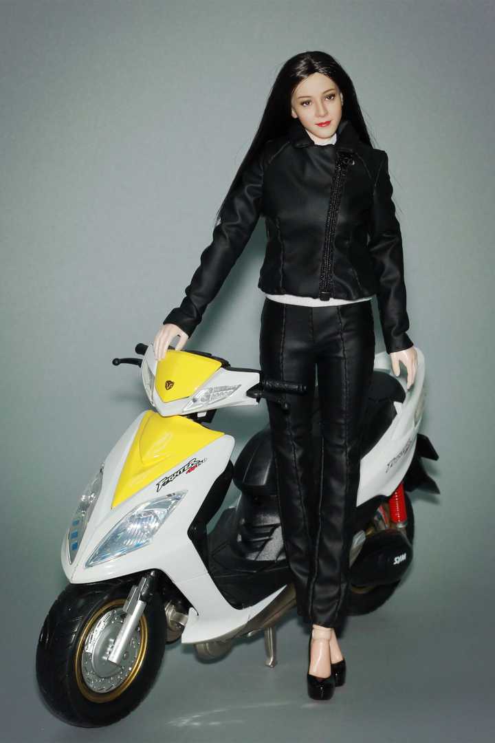 Dilraba Dilmurat Fashion Show