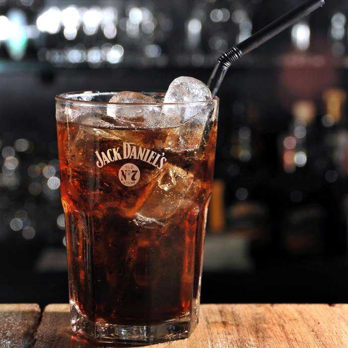 Jack's Vanilla Coke Cocktail
