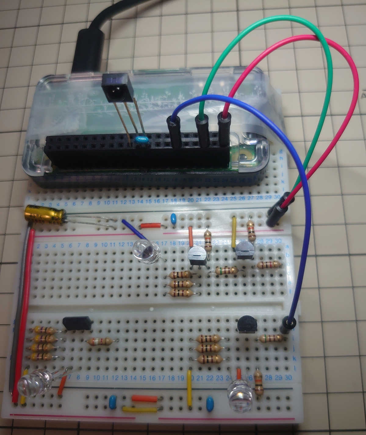 赤外線リモコン信号を記録して送信する学習リモコンをラズパイゼロでつくる。 cover image