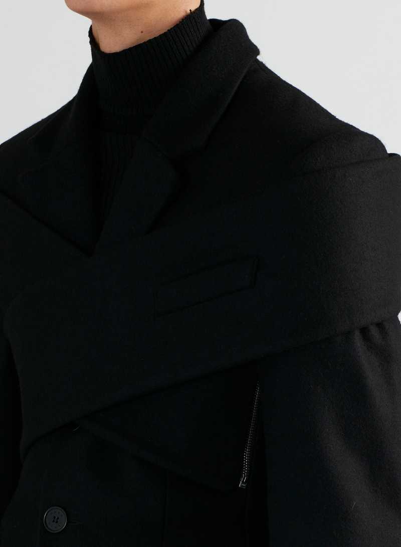 Basam Coat Black, detail view. GmbH AW22 collection.