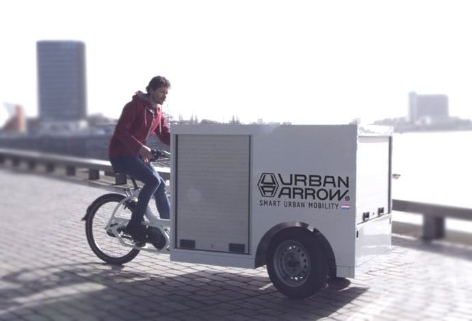 oh my god twitter doesn’t include alt text from images in their API