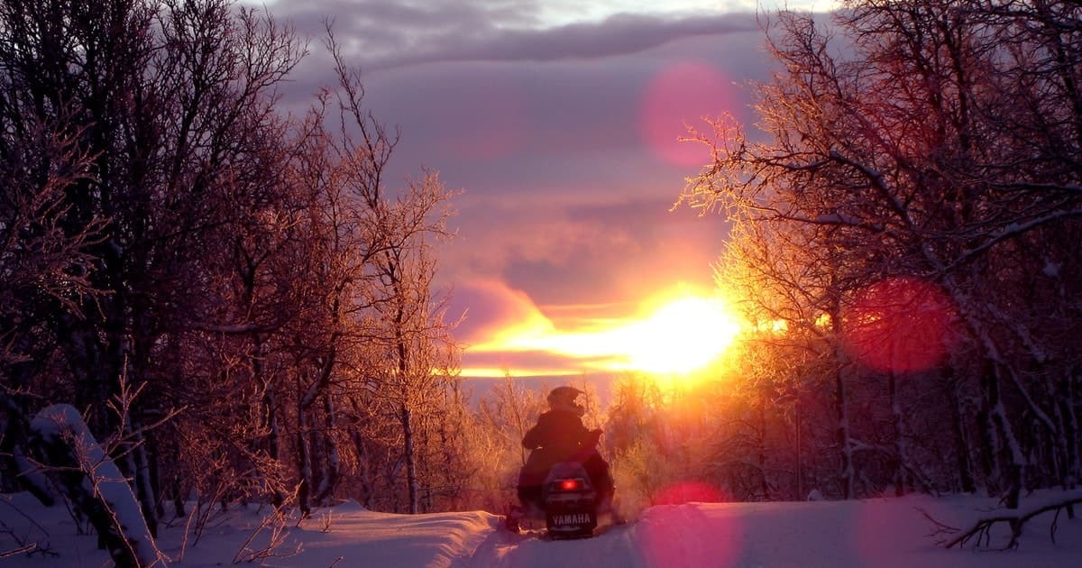 Are You a Safe Snowmobiler?