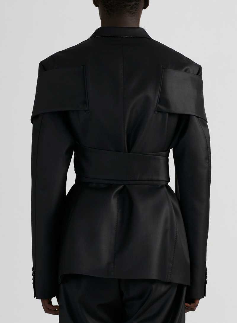 Perin Soft Tailoring Wool Black, back view. GmbH AW22 collection.