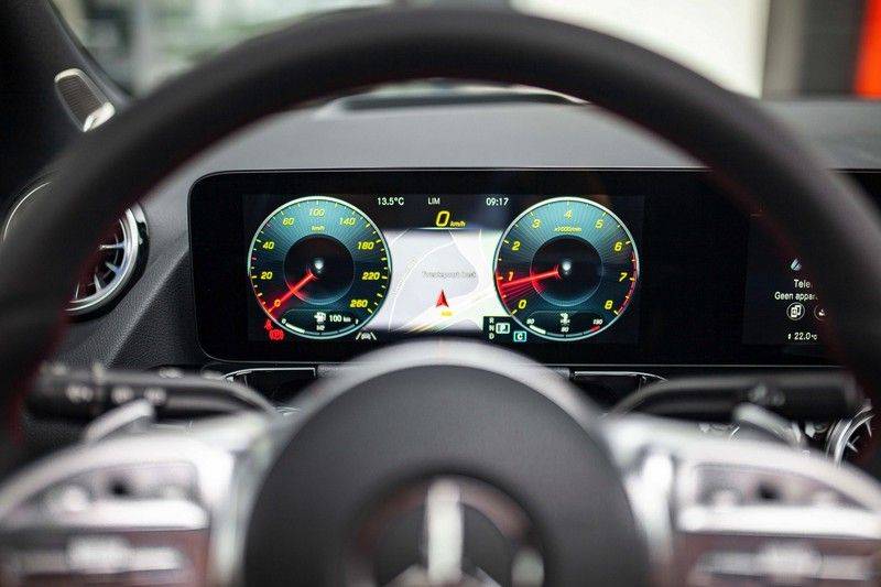 Mercedes-Benz GLA 200 AMG Line *Pano / HUD / Memorystoelen / 360 Cam / Burmester* afbeelding 8