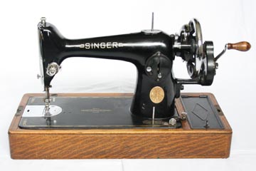 1957 Singer Featherweight Reconditioned  in EXCELLENT shape vintage USA MADE
