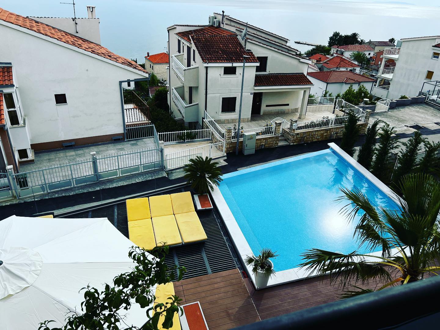 House with pool by aptitud\n#aptikonfa