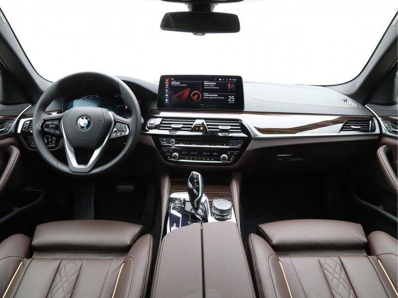 BMW 5 Serie 520i High Exe Luxuryline afbeelding 13