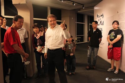 A photo Tan Swie Hien and a tour group.