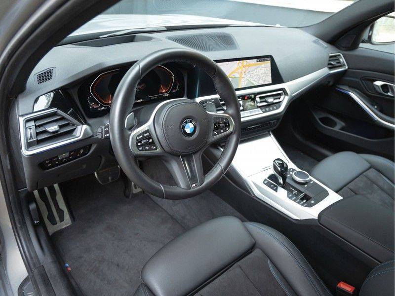 BMW 3 Serie 330i M-Sport - Individual - Driving Ass - Live Cockpit Prof afbeelding 12