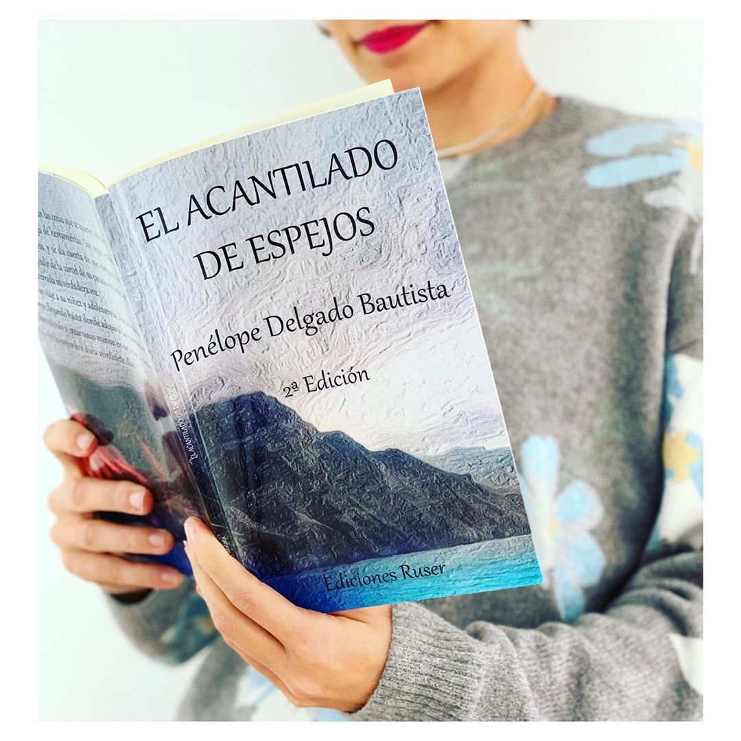 Imagen de Reseña de "El acantilado de espejos", de Penélope Delgado
