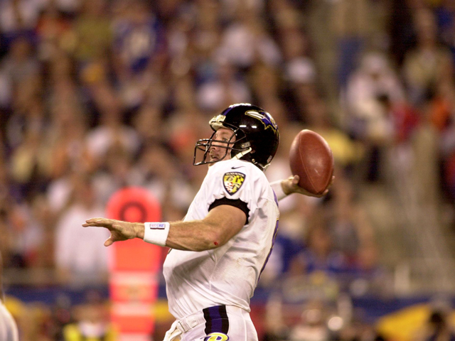 Trent Dilfer, Quarterback of the Super Bowl winning Baltimore Ravens in 2000, throwing a pass