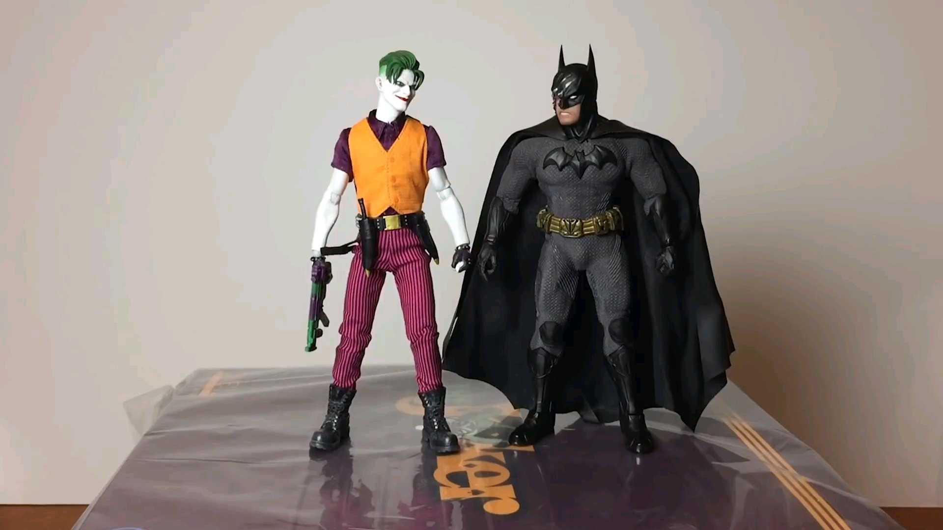 Unboxing Clown Prince Of Crime Joker