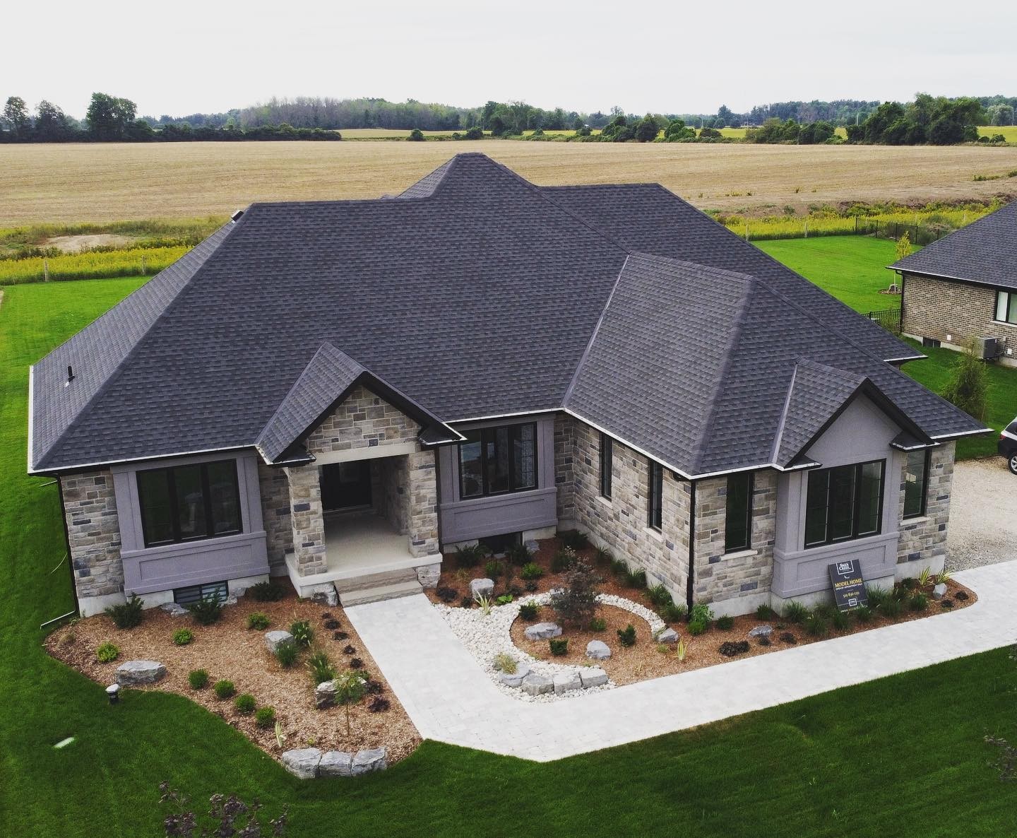 Spring is just around the corner! ☀️😎 Looking forward to another solid roofing season ahead. 
.
.
.
#customhomes #qualityroofing #guelphbusiness #slopedroofing #flatroofing #gafmasterelite #roofingcontractor #newbuild #reroofing
