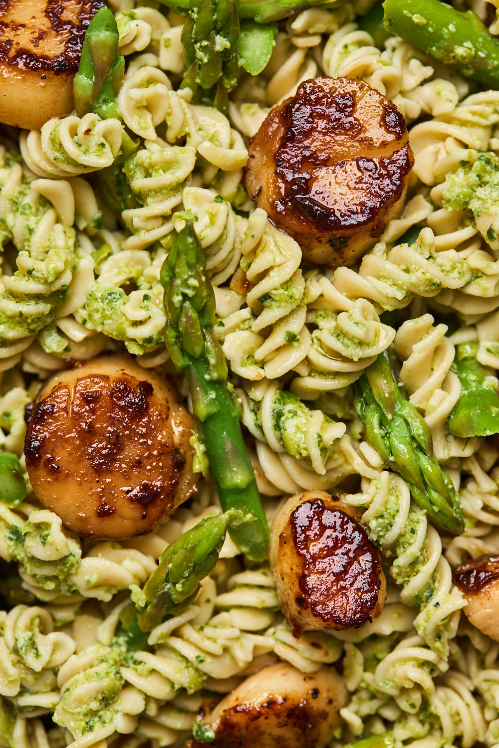 Pea Pesto Pasta With Seared Scallops Olive And Mango