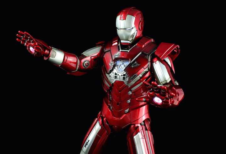 Hot Toys Iron Man MK33 1/6 Figure | Figround