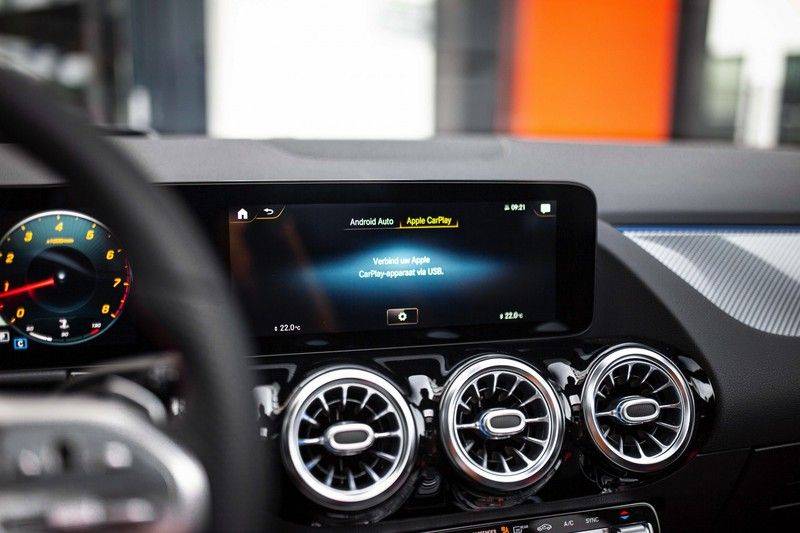 Mercedes-Benz GLA 200 AMG Line *Pano / HUD / Memorystoelen / 360 Cam / Burmester* afbeelding 16