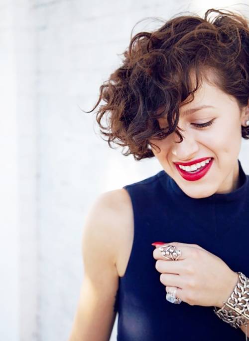 Fabulous Haircuts For Girls With Very Curly Hair