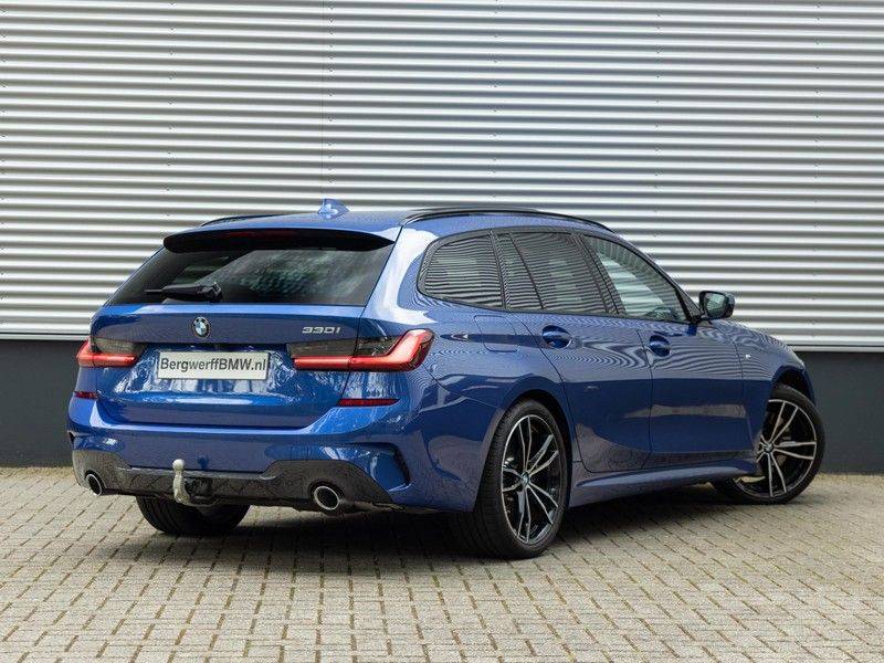 BMW 3 Serie Touring 330i M-Sport - Panorama - Trekhaak - DAB - Harman Kardon afbeelding 2