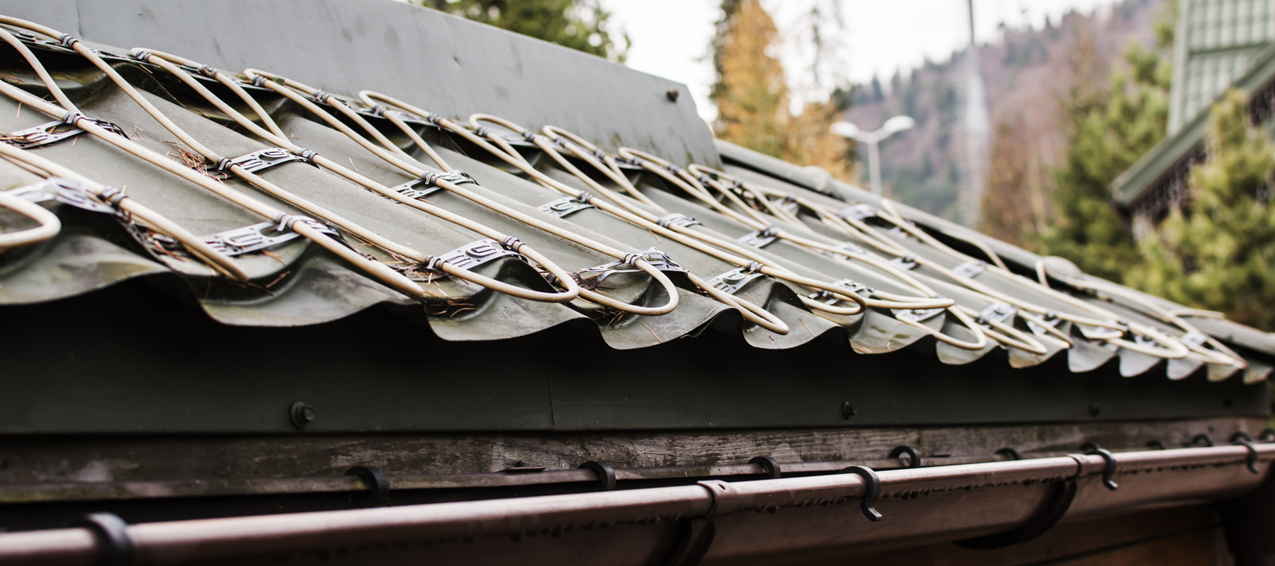 Roof Heating Cable Installation Prices: How Much Does Roof Heat Tape Cost?  - CostOwl.com