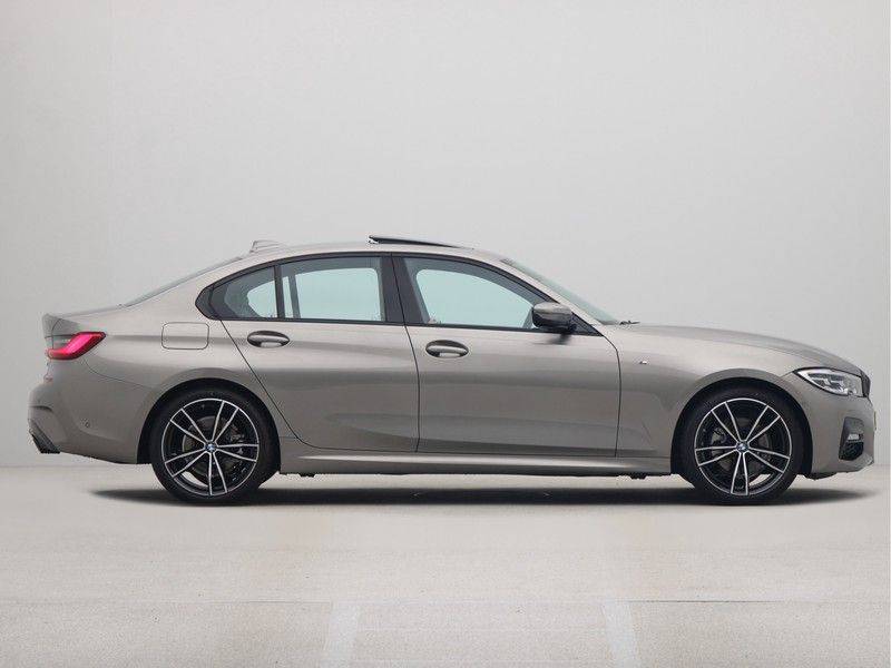 BMW 3 Serie Sedan 320i High Executive M-Sport Automaat afbeelding 8