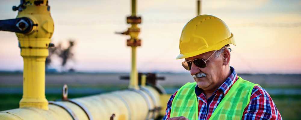 Accruent - Resources - Blog Entries - Overcome Your Pressing Oil & Gas Challenges with Comprehensive Information Management Solutions - Hero